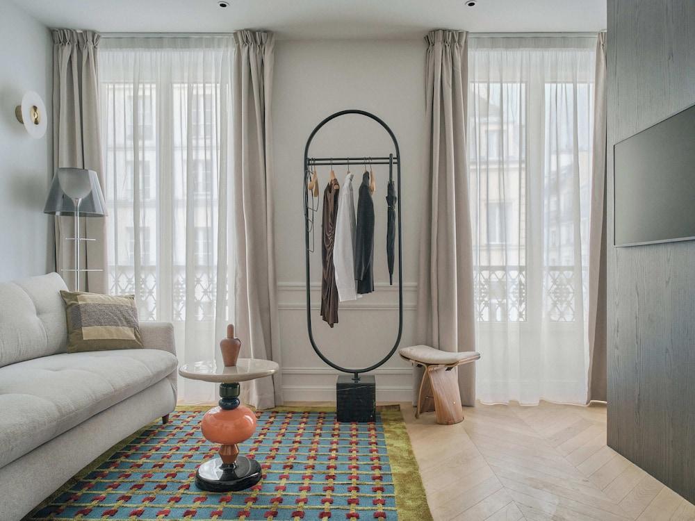 Nestay Les Halles Room Type - Deluxe One-Bedroom Apartment with City View 303