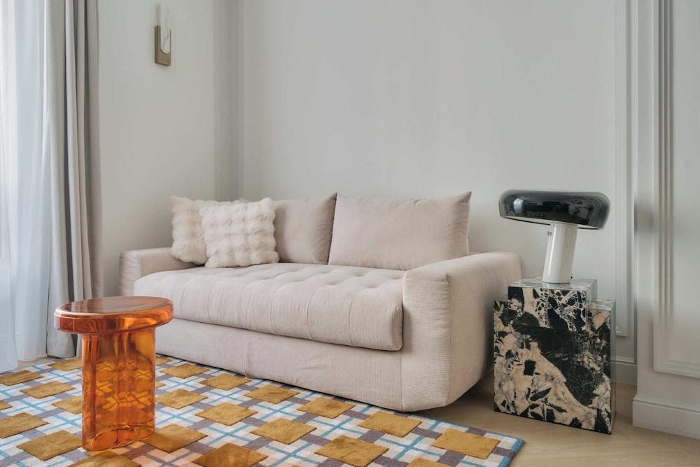 Nestay Les Halles Room Type - Deluxe One-Bedroom Apartment with City View 301