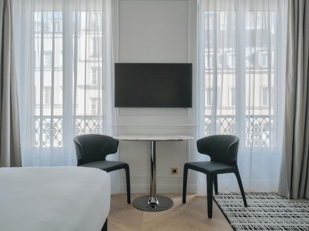 Nestay Les Halles Room Type - Deluxe Studio with City View 302