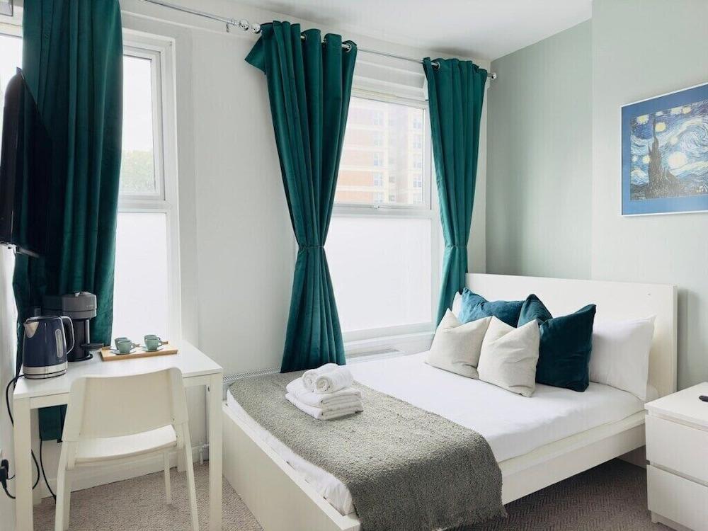 SHOREDITCH ROOMS Room Type - Premier Suite, Ensuite, City View (Quad (4-Person))