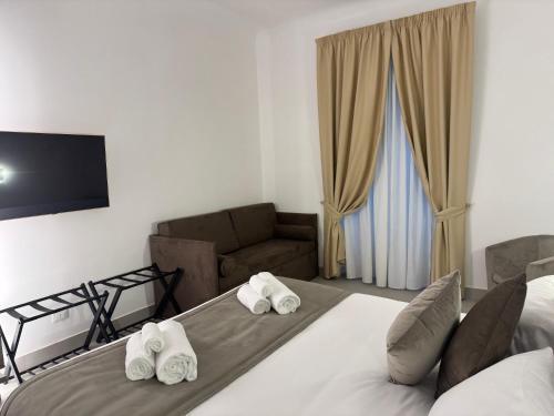 Cicerone's Luxury Suites - Tap to explore photos