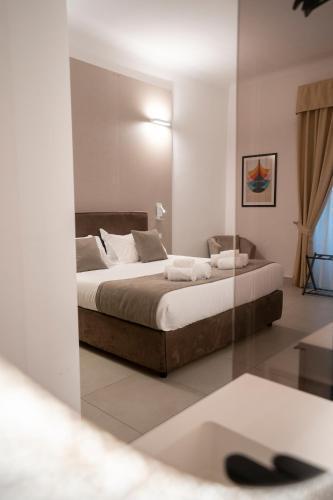 Cicerone's Luxury Suites Room Type - Deluxe King Room