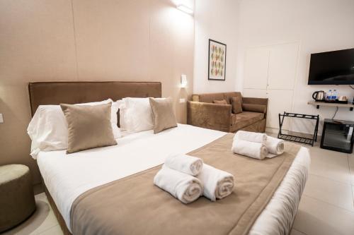 Cicerone's Luxury Suites Room Type - Deluxe Double Room