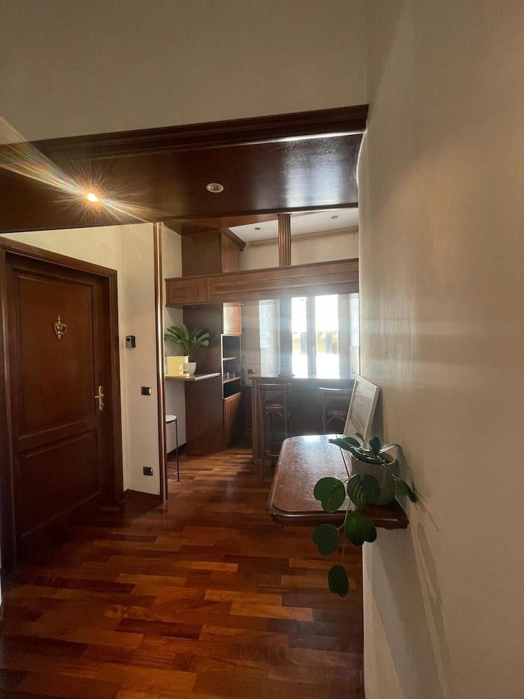 Dama Opera Elegantia Rooms - Tap to explore photos