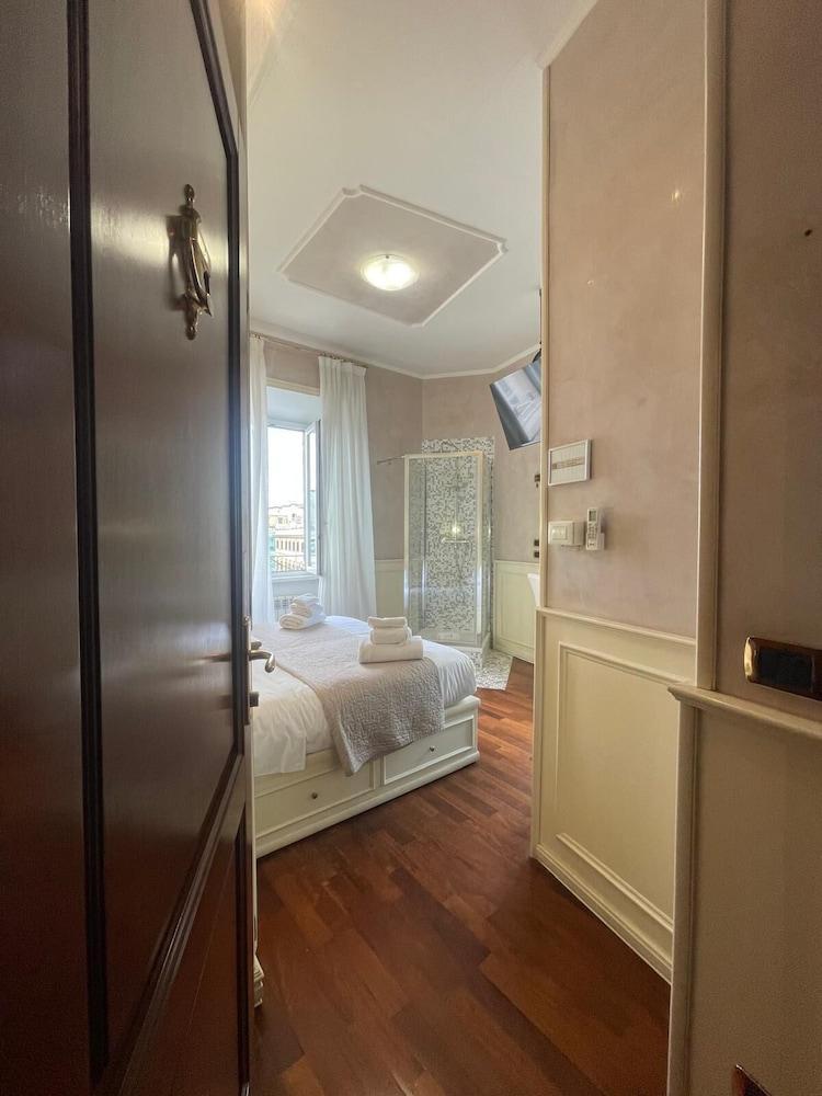 Dama Opera Elegantia Rooms - Tap to explore photos