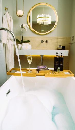 STOA ROME Boutique Suites - Tap to explore photos