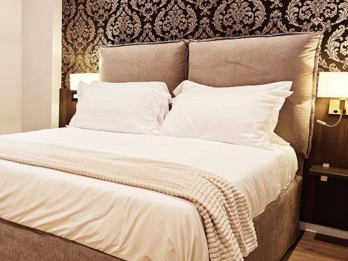 STOA ROME Boutique Suites - Tap to explore photos