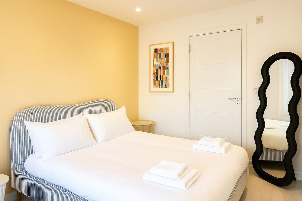 Zozy Clitterhouse Room Type - Deluxe Double Room, Ensuite (Ground floor)