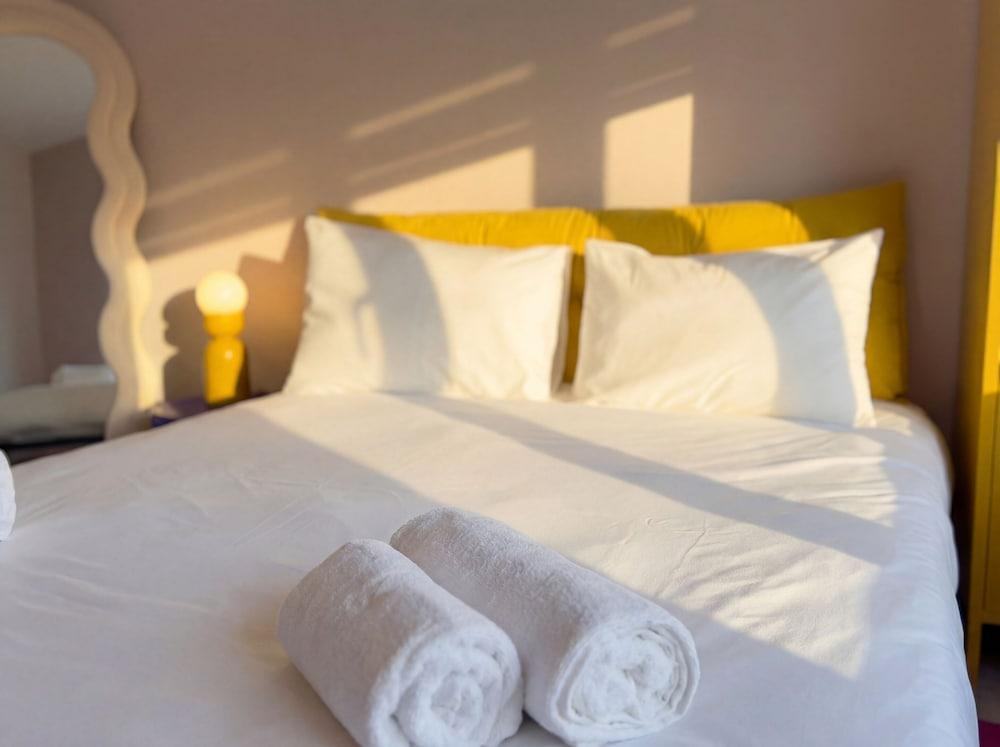 Zozy Clitterhouse Room Type - Deluxe Double Room, Ensuite (first Floor)