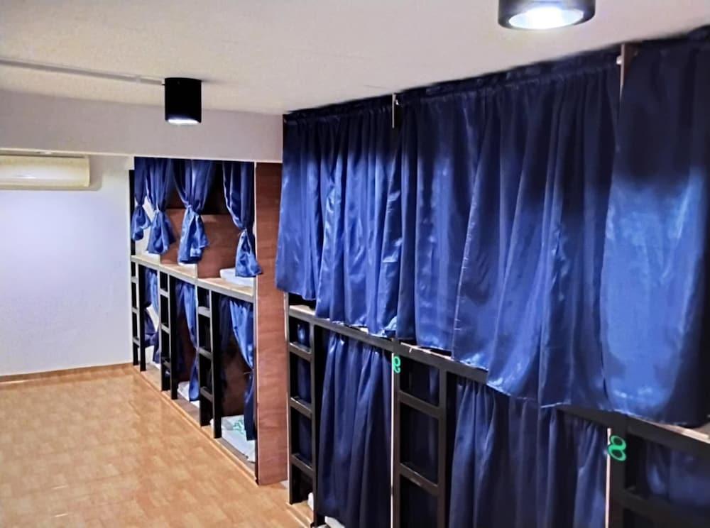 Hostel 24 Backpackers