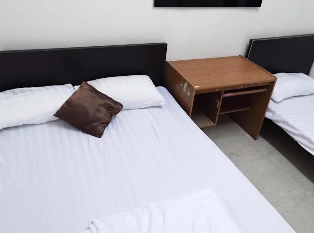 Hostel 24 Backpackers Room Type - Basic Double or Twin Room