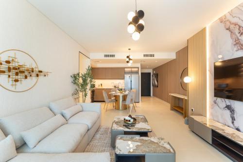 2 Br in in Burj Crown by Pk Holidays - Tap to explore photos