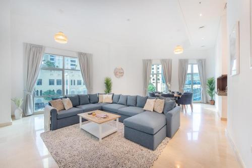 Accommodates 6 perfect apartment in Dubai Marina - Tap to explore photos