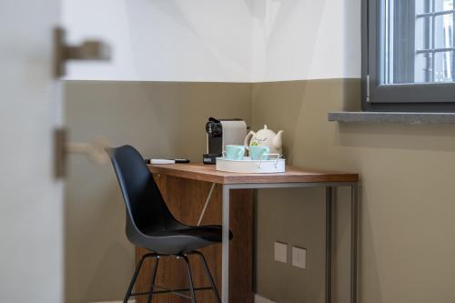 aura - Tap to explore photos