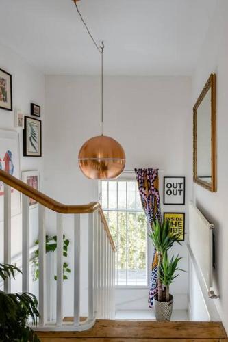 Beautiful two-floor flat near tube station - Tap to explore photos