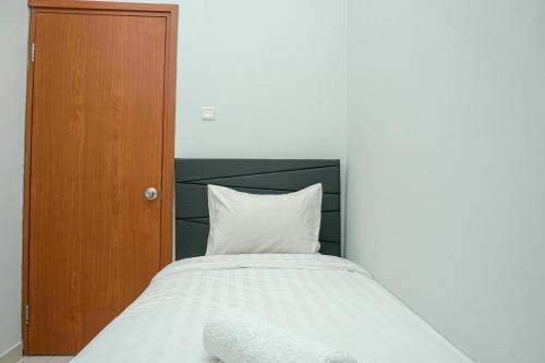 Brand New and Modern 3BR Grand Palace Kemayoran Apartment By Travelio - Tap to explore photos