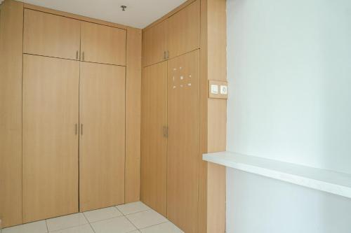 Brand New and Modern 3BR Grand Palace Kemayoran Apartment By Travelio - Tap to explore photos