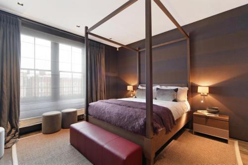 Cadogan Square Luxury 2 Bedroom ApartmentII - Tap to explore photos