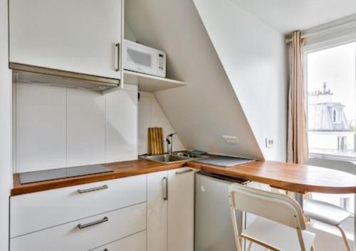 Cosy studio near Reuilly Diderot metro station - Tap to explore photos