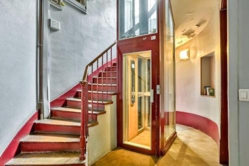 Cosy studio near Reuilly Diderot metro station - Tap to explore photos