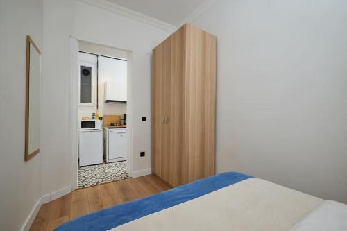 Charming 2BR AC in Center - Santur D1 - Tap to explore photos