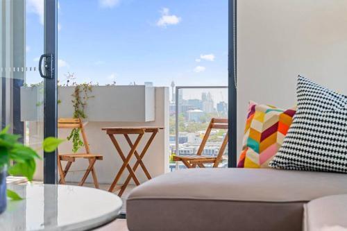 City View 2 Bedrooms apt in Waterloo - Tap to explore photos