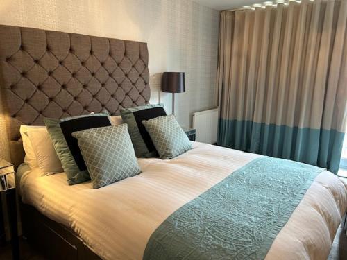 En-Suite In London - Tap to explore photos