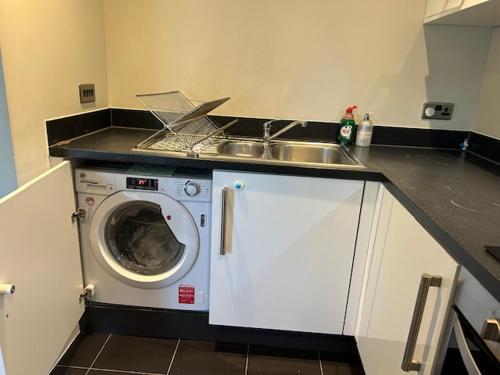 En-Suite In London - Tap to explore photos