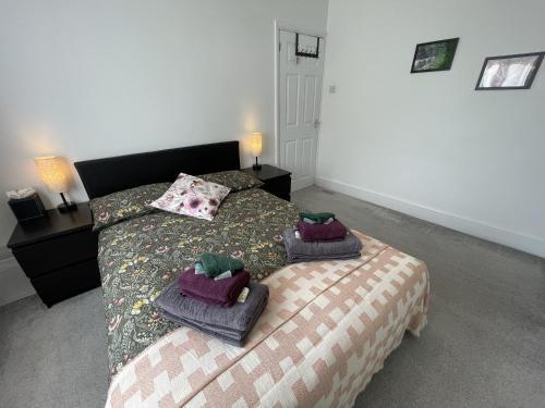 Double Bedroom in Sudbury Hill Wembley - 10 mins from Wembley Stadium - Tap to explore photos