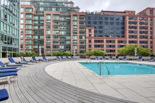 Hells Kitchen 1BR w Pool DM nr Central Pk NYC-407
