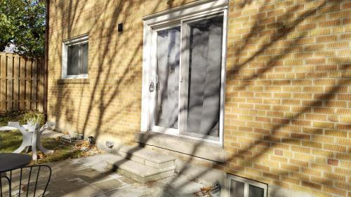 Grandravine/Beautiful Unit near downtown Toronto - Tap to explore photos