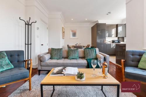 Kew Village- Modern Pets Welcome 3Bed - Tap to explore photos