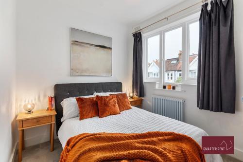 Kew Village- Modern Pets Welcome 3Bed - Tap to explore photos