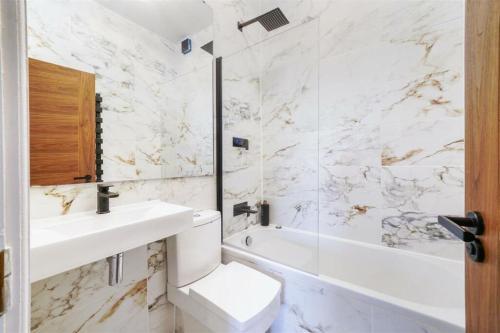 J&Y Guest House - ladies only - Tap to explore photos
