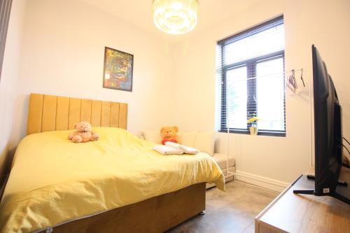 J&Y Guest House - ladies only - Tap to explore photos