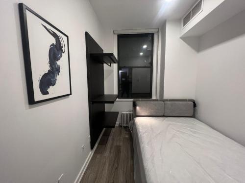 Luxury 2 BD unit in Financial District - Tap to explore photos