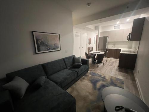 Luxury 2 BD unit in Financial District - Tap to explore photos