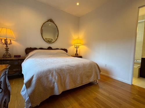 Large and Luxurious in Strivers Row - Tap to explore photos