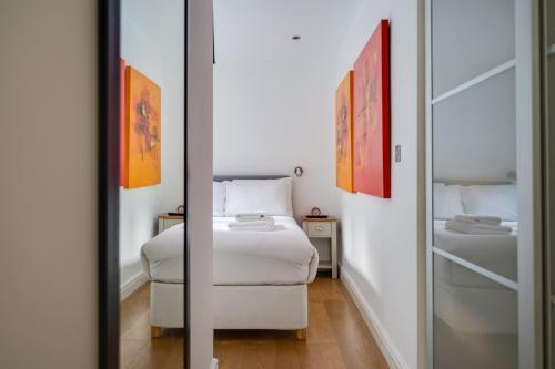 Lovely Charing Cross Apartment - Tap to explore photos