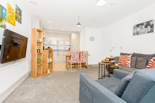 Modern 1BR with balcony & city view, Wandsworth - Tap to explore photos