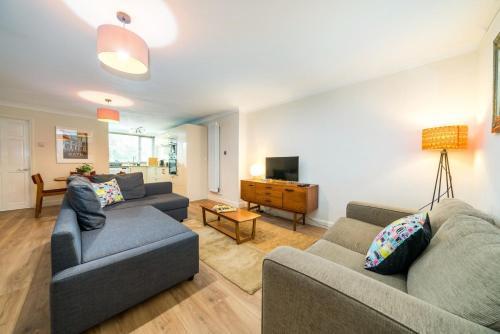NEW Cosy 1BD Flat close to Kew Gardens Richmond - Tap to explore photos