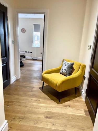 Lovelystudio in Kensington - Tap to explore photos