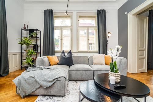 Luxurious 3bed very spacious apt in the best area - Tap to explore photos