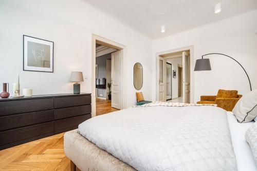 Luxurious 3bed very spacious apt in the best area - Tap to explore photos