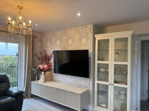 Luxury Flat Near Central London - Tap to explore photos