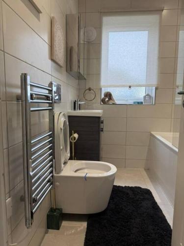 Luxury Flat Near Central London - Tap to explore photos