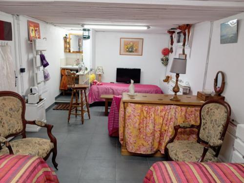 Peaceful Escale Chez l'Habitant A Few Stations from Paris Heart - Tap to explore photos
