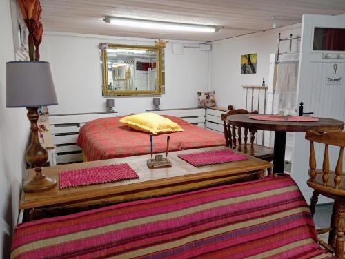 Peaceful Escale Chez l'Habitant A Few Stations from Paris Heart - Tap to explore photos