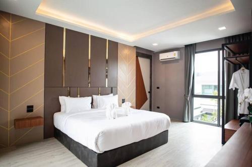 PJ Pool Villa Pattaya - Tap to explore photos