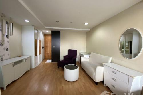 Nice location 1 bedroom - Tap to explore photos